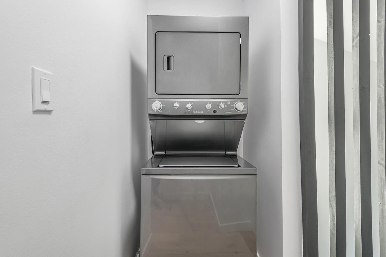 Free Parking Prime Location New Modern Condo Brossard Kültér fotó