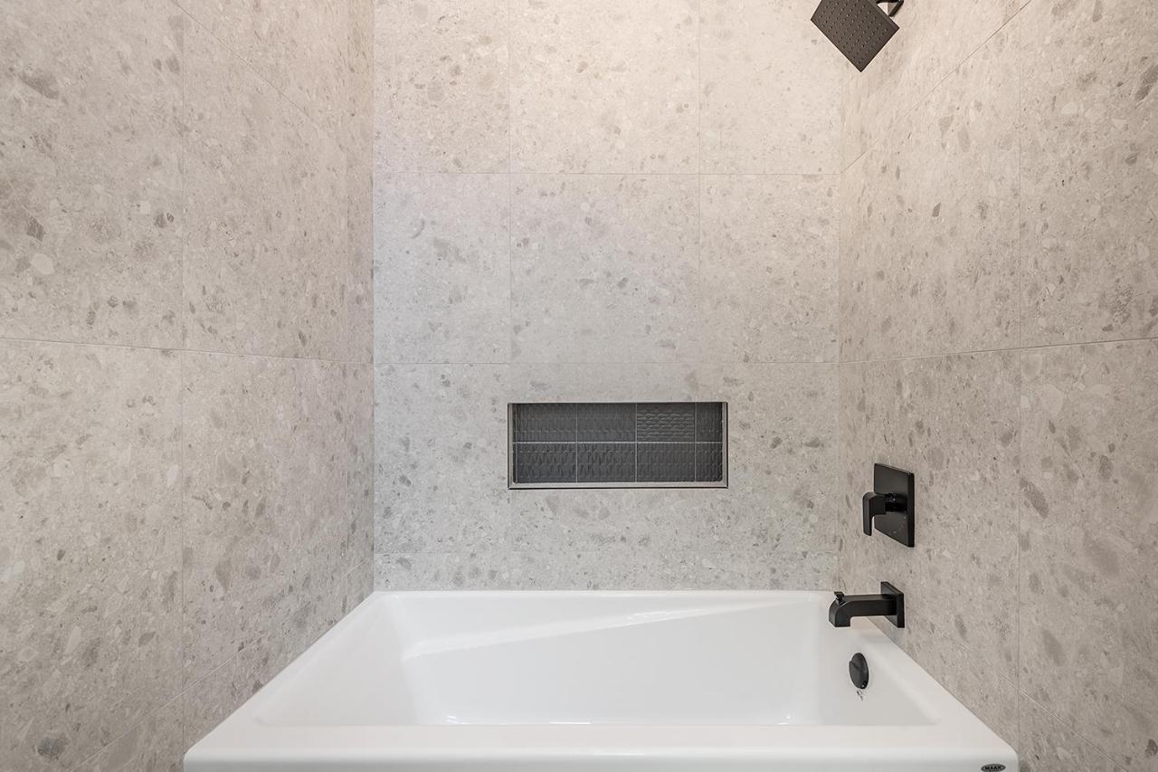 Free Parking Prime Location New Modern Condo Brossard Kültér fotó